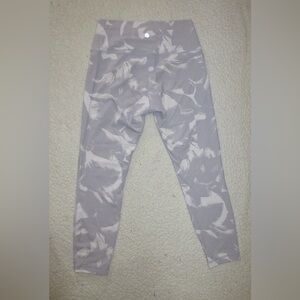 Lululemon Athletica Capri Gray Patterned Leggings